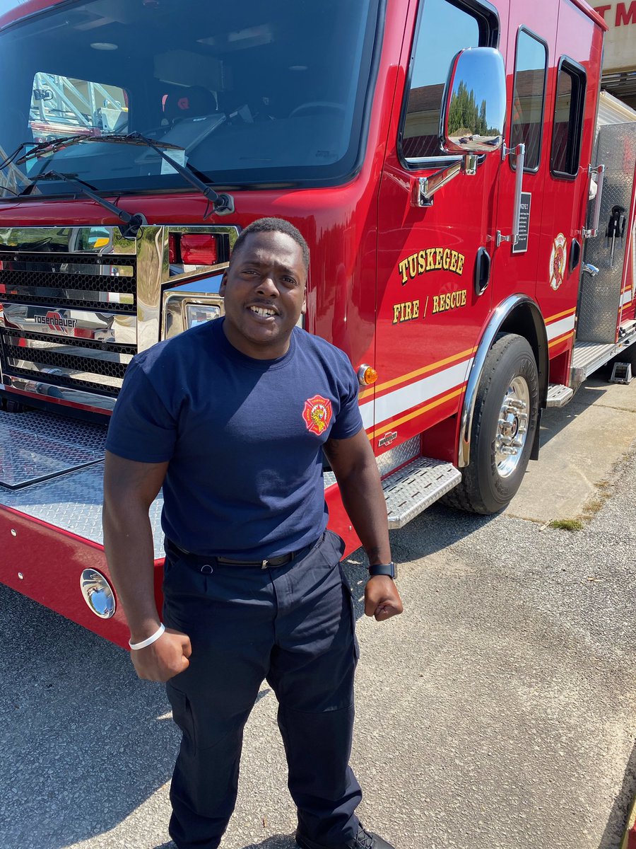 _shanmight_'s tweet photo. “She wearing them jeans that show her but crack”🔥🚒 https://t.co/04uTdM3MpC