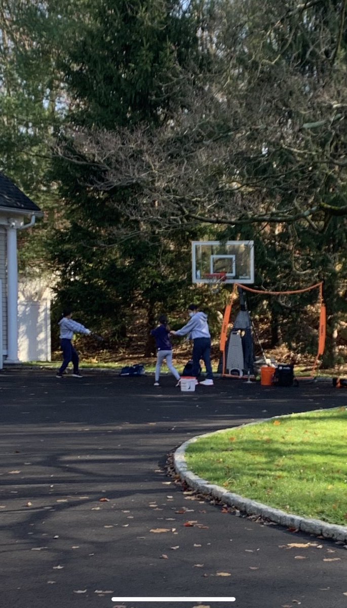 AvaVincini7's tweet photo. Love working with the younger girls and helping them improve🥎💙!! @bridgetorchard @VUSoftball @UVASoftball @jakesidwell_UVA @ElonSoftball @JillKarwoski @PCfriarsoftball https://t.co/gwbnjkNOMs