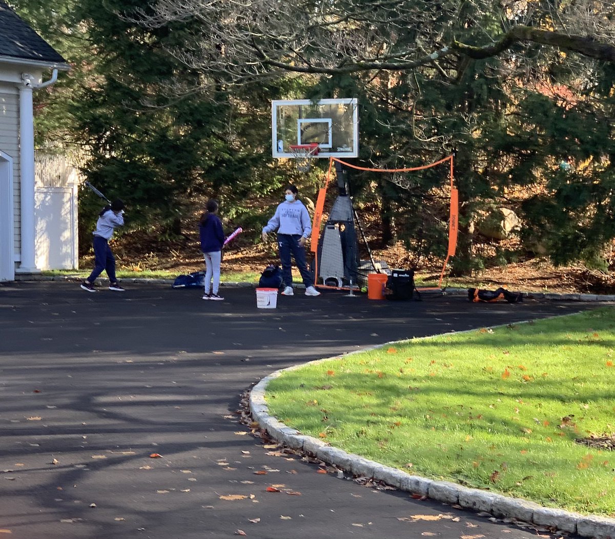 AvaVincini7's tweet photo. Love working with the younger girls and helping them improve🥎💙!! @bridgetorchard @VUSoftball @UVASoftball @jakesidwell_UVA @ElonSoftball @JillKarwoski @PCfriarsoftball https://t.co/gwbnjkNOMs
