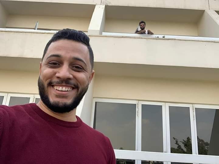 masralarabia's tweet image. تداول صور لـ #محمد_صلاح  أثناء جلسة تصوير لعروسين من فندق العزل بعد إصابته بفيروس #كورونا