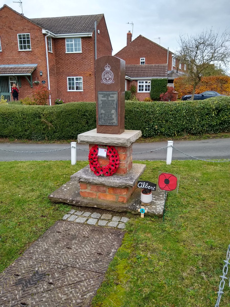 I'm pleased to report that a small and socially distanced group of DAHG members were able to meet and lay a wreath at the Defford Memorial in Defford village to mark Remembrance Day.  Let's hope that next year we will be able to meet in greater numbers once again.