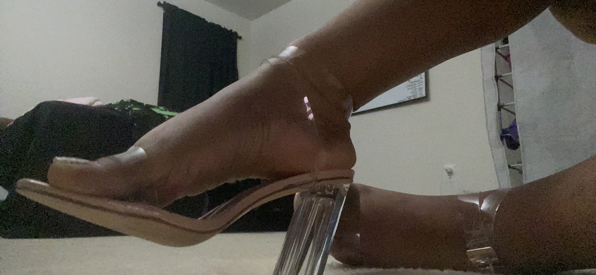 prettyyayaaaa's tweet photo. Where are my obedient pay pigs that love to worship feet? 👑🦶🏾👸🏾🐽

+findom findomme finsub paypig cashslave cashcow humanatm humanwallet walletslave ebonyfindom asianfindom asianbrat ebonybrat bratworship footfetish footworship toes feet foot heels socks ebonyfeet+ https://t.co/CzJULlSKkQ