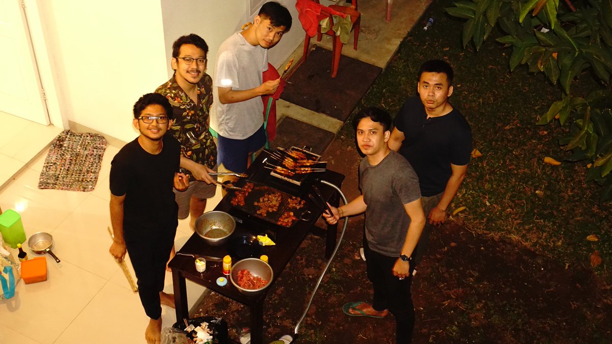 Tau lah ya yang paling banyak kontribusi yang mana