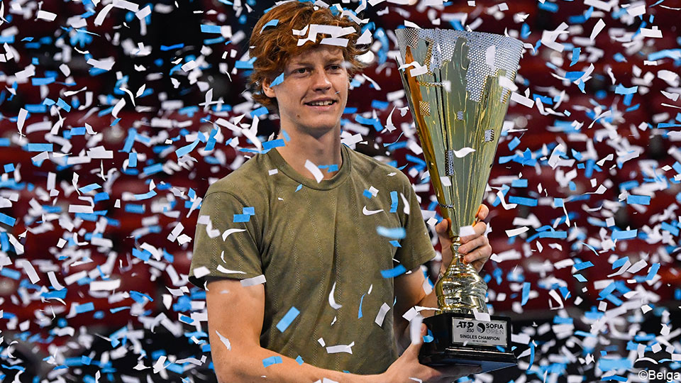 Jeu_Set_EtMatch's tweet photo. Jannik #Sinner (n°44) 🇮🇹 s'impose au #SofiaOpen ! En finale, il a battu Vasek #Pospisil (n°93) 🇨🇦 en trois sets 6-4, 3-6, 7-6(3). Il remporte ainsi son 1er 🏆 sur le circuit #ATPTour et devient, à 19 ans et 3 mois, le plus jeune vainqueur d'un titre en 2020.

(📸 : @sporza) https://t.co/PB4d18WKJo