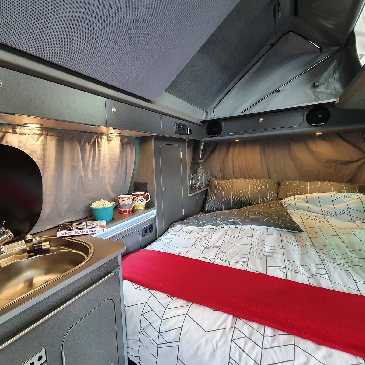 Bilbos1977's tweet photo. Cosy Komba! Practical extra space during lockdown.
#hygge #warm #cosy #autumn #relaxation #cosycamper #lounging #camperconversion #spareroom #lockdownspace #campervanconversion #duvetday #campervanlife #bilboscamper #bilbos #bilbos1977 #read #goodbook #rebeccaperkinwhiteplains https://t.co/spPyv8XjyJ