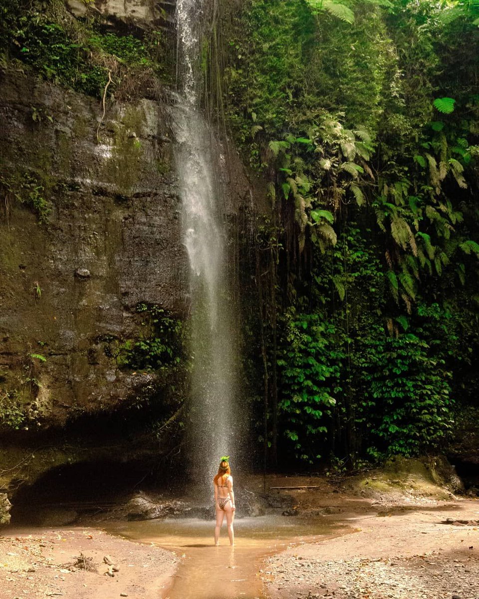 ParadiseInterns's tweet photo. Weekends at our #bootcamp are about exploring the beautiful island.  Which means lots and lots of #waterfall adventures  ...And yes, we know this waterfall is actually in #Lombok, which is super close to #Bali btw so if you're ambitious you can head there for your #weekend. https://t.co/xqhvWqNmv1