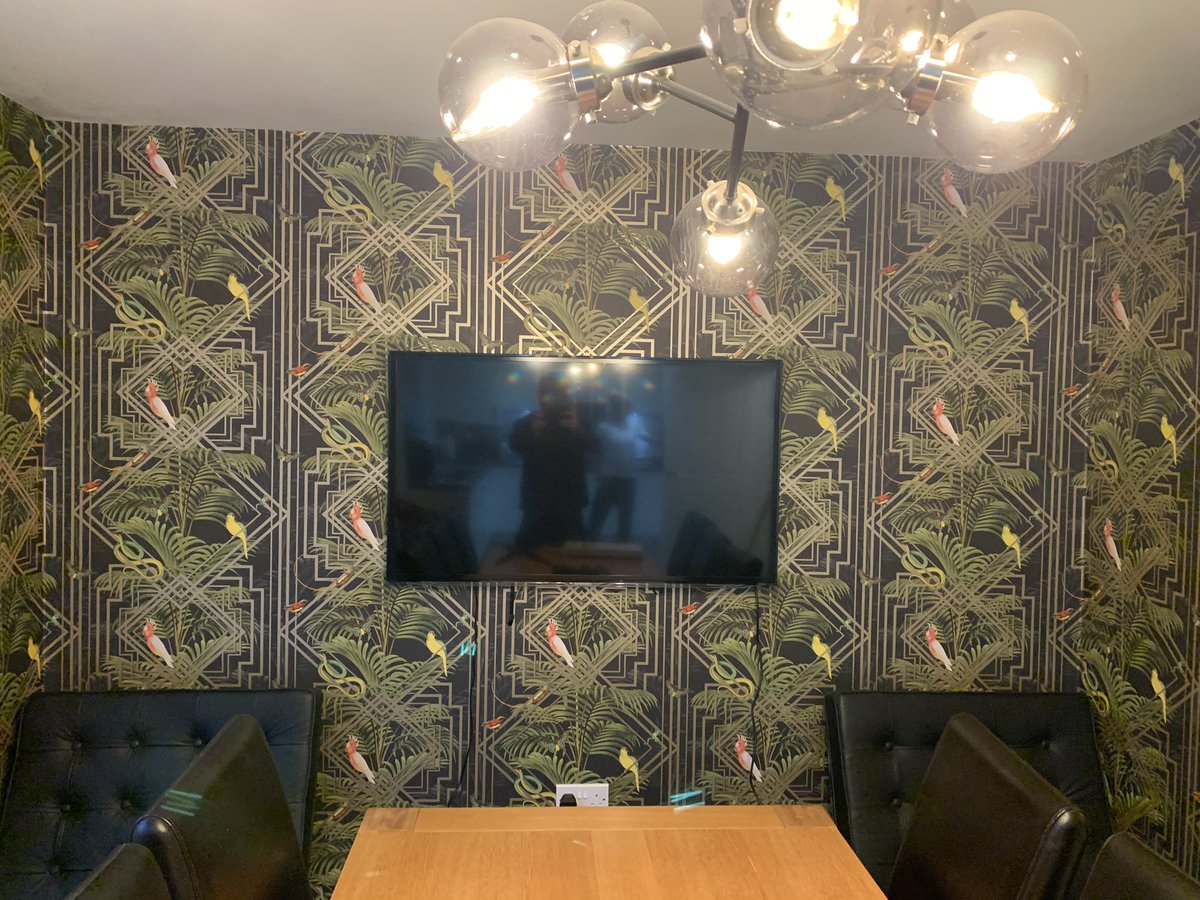 intercounty_ltd's tweet photo. Recently put up this customer lights and they was so happy with the work they asked us to come back to mount the tv on the wall. Always happy to help if we can. Enjoy the new tv guys 👍

#Electrician 
#intercounty_ltd
#tv https://t.co/6tRetuHnCf