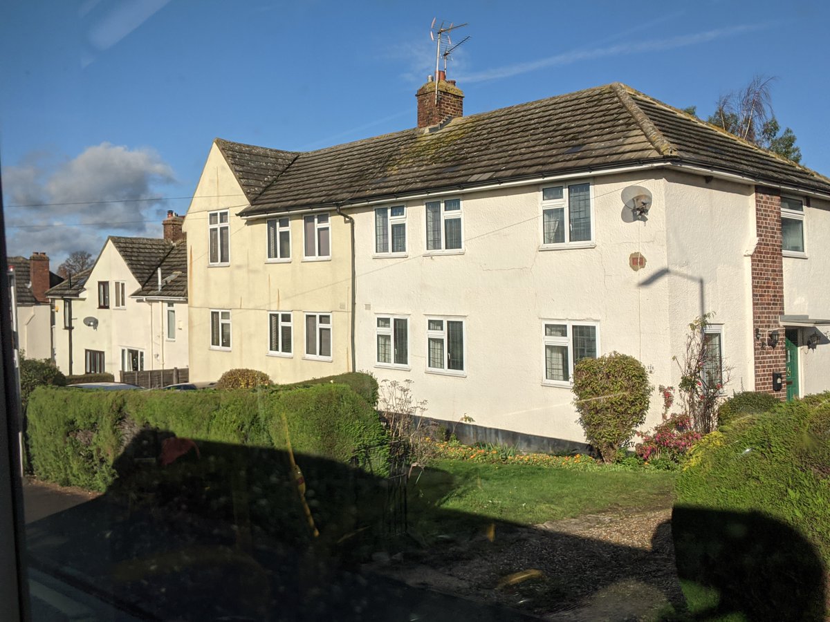 1/ THREAD: the London Loop, sections 13 and 14, Harefield West to Moor Park to Hatch End. A largely rural stretch, mostly in Hertfordshire. Cheating slightly to start with, interwar council housing en route at Mount Pleasant, Harefield, built by Uxbridge Urban District Council.