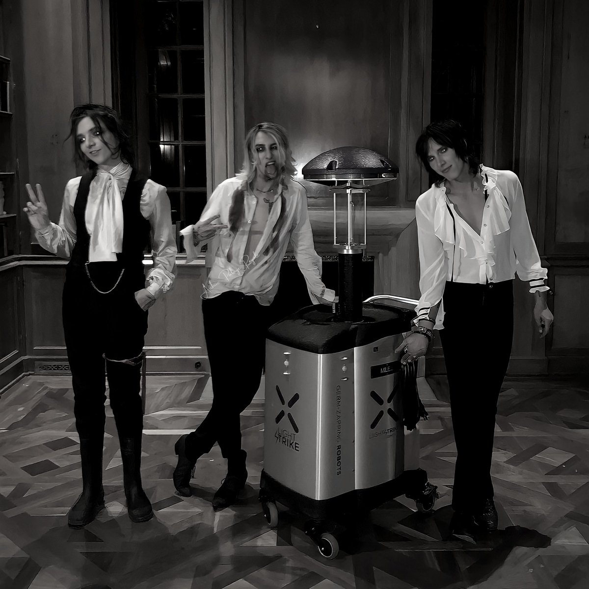 ArchivePalaye's tweet photo. I lost count of how many times I've seen this MV
#TonightIsTheNightIDie https://t.co/c1x8mKEJGT
