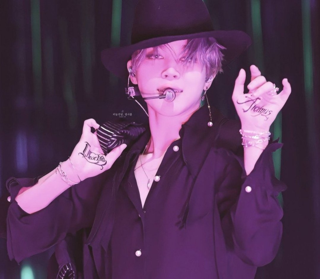 A thread of random emojis that remind me of bts.  Yes, I was bored. Equal credits to  @btsugarbun and  @rockandrollbab5 although they did nothing.