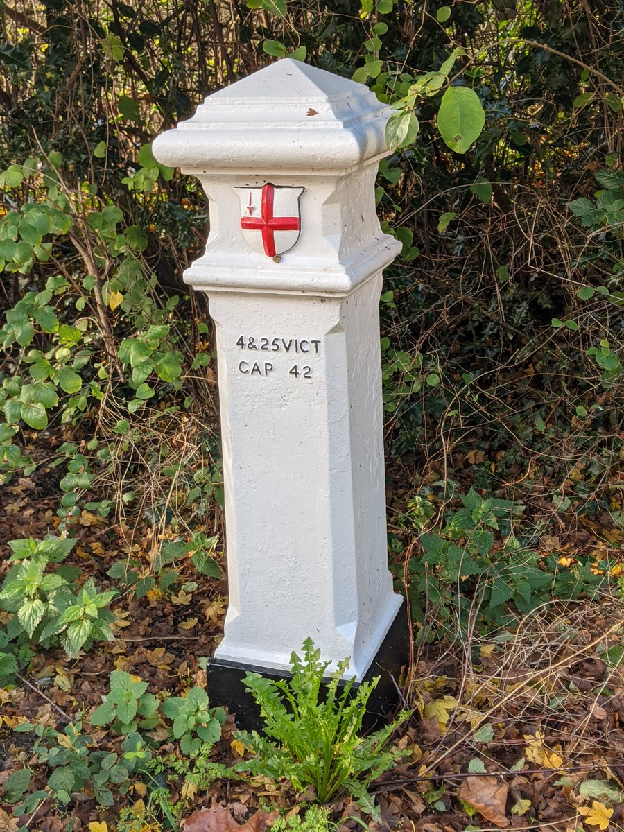 4/ Another Corporation of London coal tax post (see the last thread as well), dating to 1862 and cast by Henry Grissell. It marks the boundary where duty was to be paid to the City in line with the London Coal and Wine Duties Continuance Act of 1861.