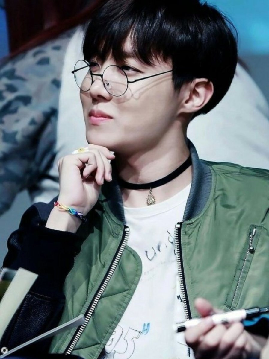 A thread of random emojis that remind me of bts.  Yes, I was bored. Equal credits to  @btsugarbun and  @rockandrollbab5 although they did nothing.