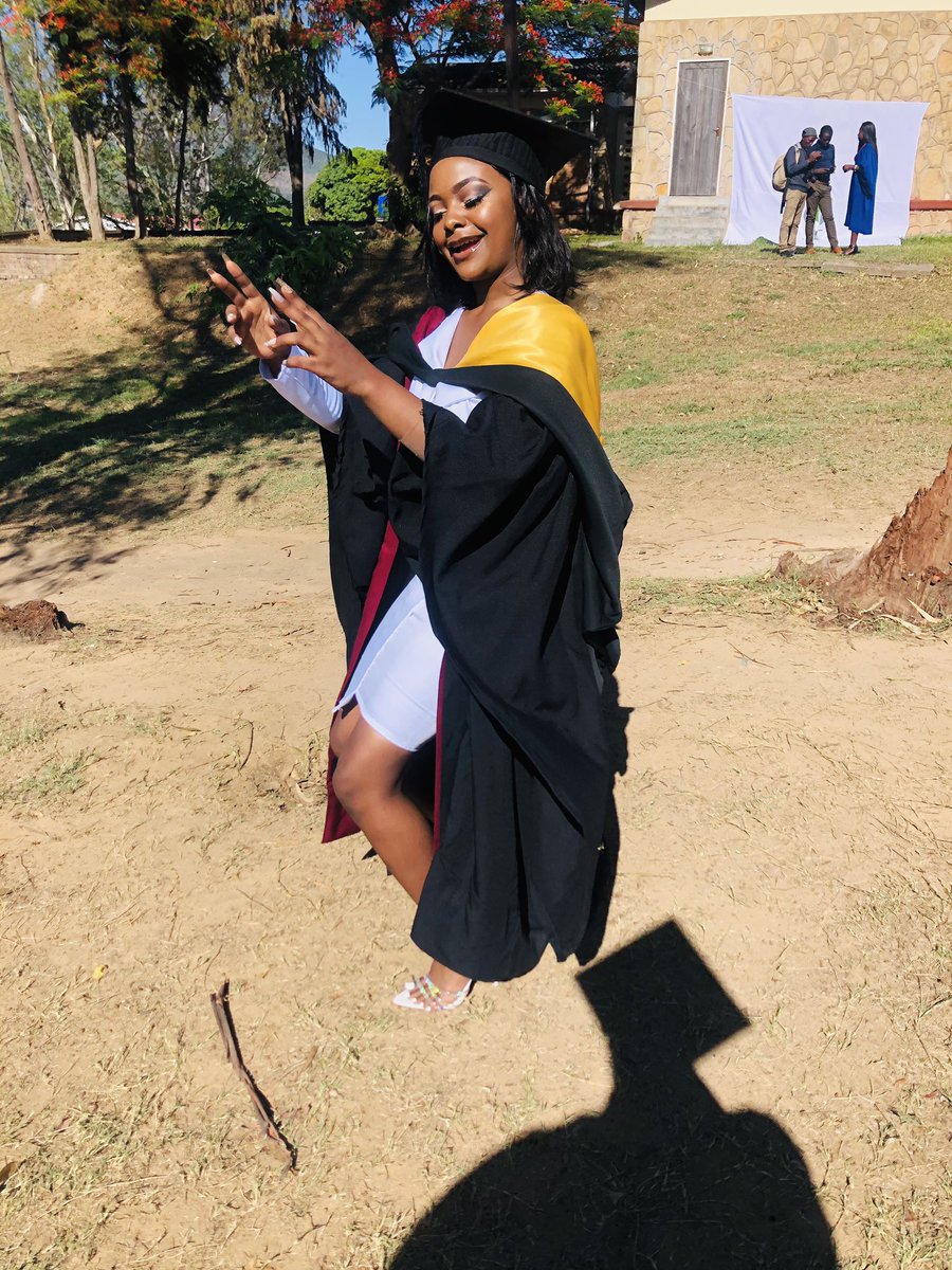 mukaveya's tweet photo. Graduated today💃🏻💃🏻😁😁🎓 I can now happily say I’m a degree hotter🔥 https://t.co/DtPKJV8ewh