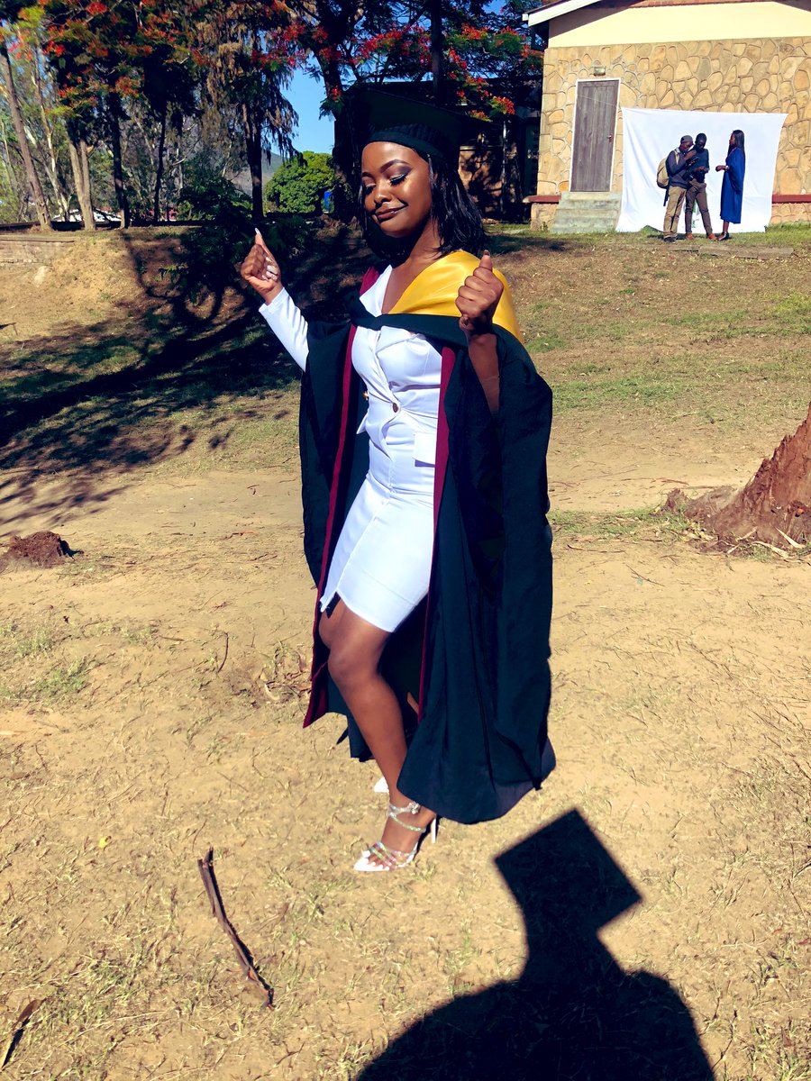 mukaveya's tweet photo. Graduated today💃🏻💃🏻😁😁🎓 I can now happily say I’m a degree hotter🔥 https://t.co/DtPKJV8ewh