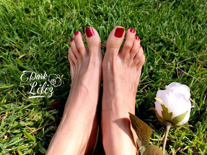 Hi guys! How are you doing today? 😊  #feet #sunnyday #feetfetishworld #feetlovers #feetgirl #prettyfeet<a href="/tag/feet"class="tags">#feet</a><a href="/tag/sunnyday"class="tags">#sunnyday</a><a href="/tag/feetlovers"class="tags"><span>#feetlovers</span></a><a href="/tag/prettyfeet"class="tags"><span>#prettyfeet</span></a><a href="/tag/cutefeet"class="tags"><span>#cutefeet</span></a><a href="/tag/feetstagram"class="tags"><span>#feetstagram</span></a>