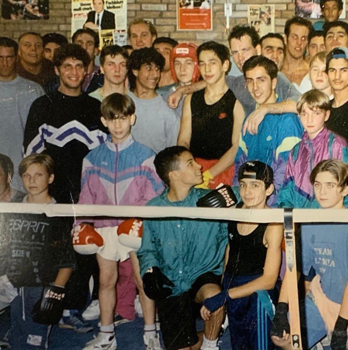 Eine schöne Erinnerung aus 1994. Erkennt ihr die Boxer auf dem Foto? Ein Tipp: 2 ehemalige Weltmeister und meine Wenigkeit.😄🥊

#memories #throwback #nicetime #boxing #champions #1994 #90s