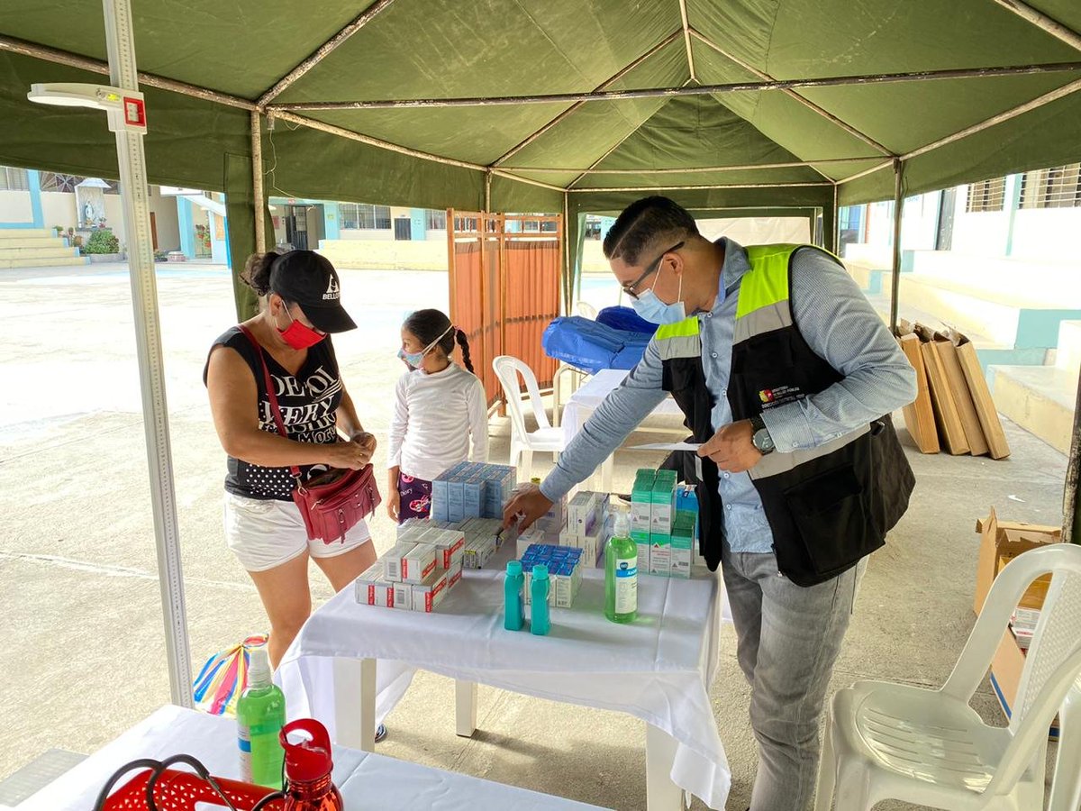 Salud_Loja's tweet photo. #Macará| En las instalaciones de la unidad educativa Santa Mariana de Jesús, se realizó jornada de salud con servicios de medicina general a la ciudadanía de este cantón, con el objetivo de acercar los servicios de salud a nuestros usuarios. 

#PrevenciónEsSalud https://t.co/mD62rajNP1