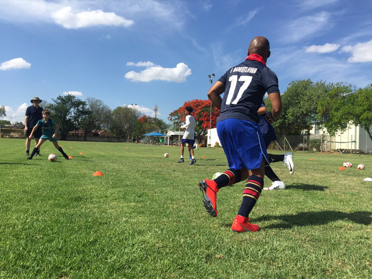fc45academy's tweet photo. Coach @TripleD_Whax in action with boys. Great sessions this weekend! #fc45football https://t.co/M0fRijRK1o