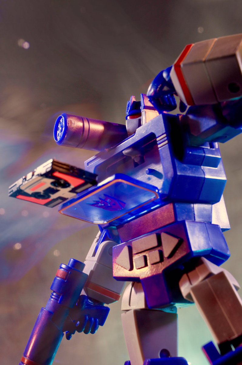 TheGhostMachina's tweet photo. Laserbeak, eject. #transformers #soundwave #morethanmeetstheeye #hasbrotoypic #toyohotography #practicalfx #diorama #diy #transformersred #laserbeak #yesiamanadult https://t.co/L9lyu9kLHw
