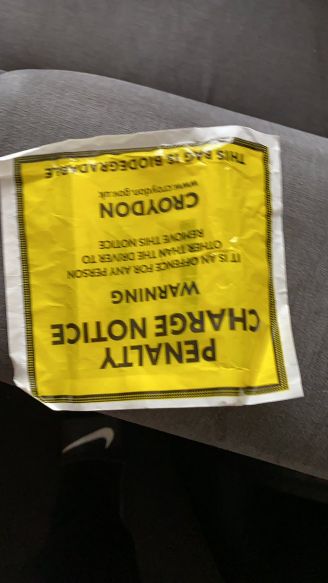 ClayPelis96's tweet photo. Are these essential workers? #covid19 last lockdown parking were free! Why not now anyways? I was 10 mins late to pay 😪 #CroydonCouncil https://t.co/h2cUdNbtmy