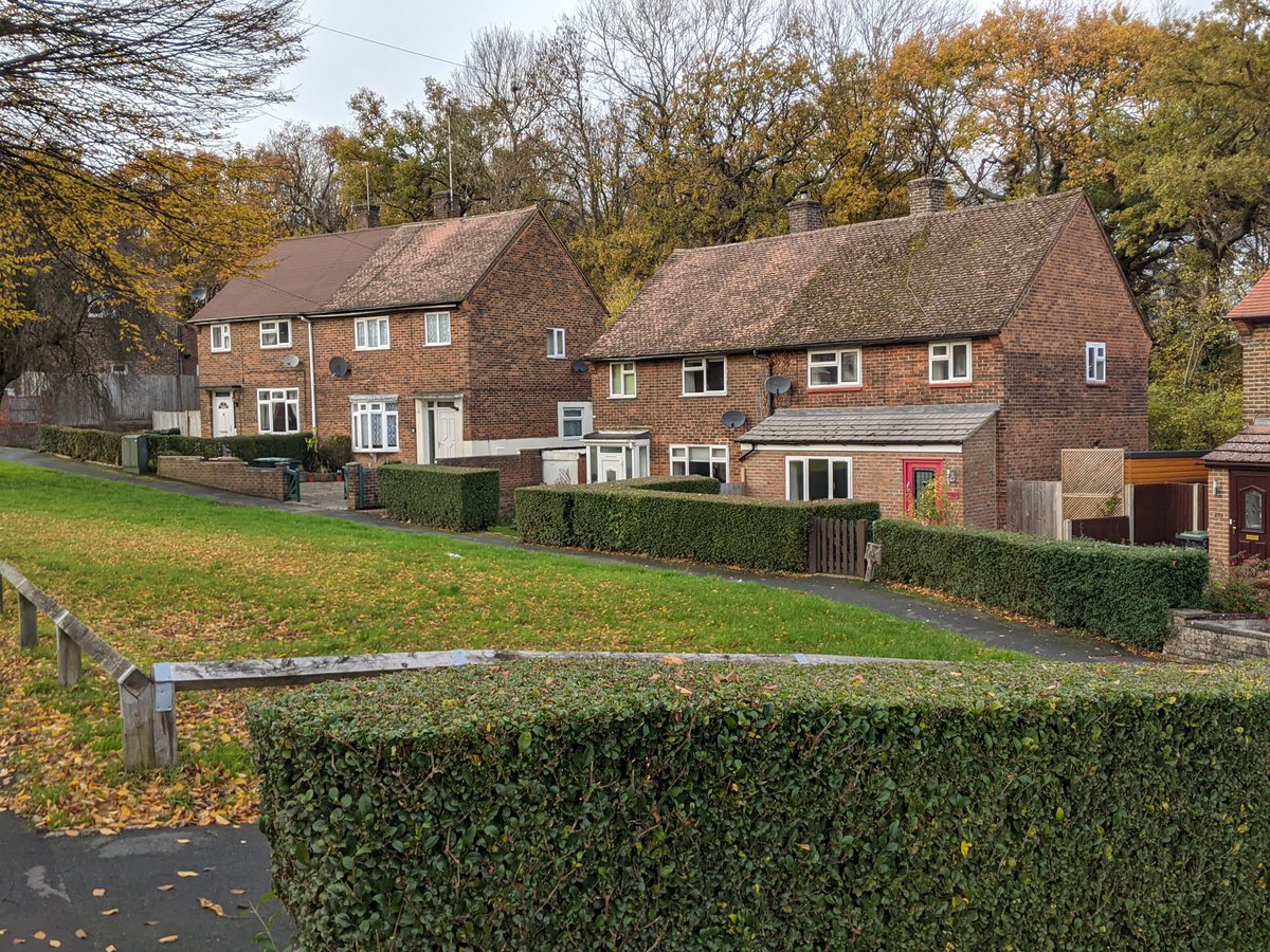 8/ It was built as part of the post-war drive to disperse London's population. By 2007, 70 percent of its homes had been lost to Right to Buy but the estate's original planning and design quality still stands out.
