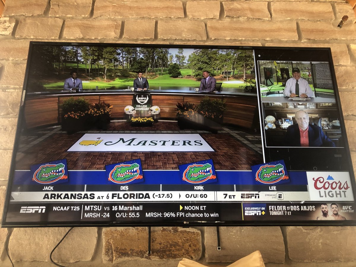 tommycraftespn's tweet photo. No love for the Hogs- Donโt these guys know we are 3-3 this year?? #NoRepect https://t.co/WTexSq5YKl