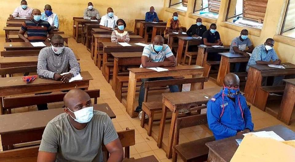 WassolonDiakite's tweet photo. #DOUANES : GÉNÉRALE DE BRIGADE TOUMANY #SANGARÉ LANCE LES ÉPREUVES DE PRÉSÉLECTIONS POUR LES ÉCOLES FINANCIÈRES À #ENSAG 
  Sous le Leadership du président de la  république son excellence le prof #Alpha #Condé . https://t.co/2A5sbWqQ5x