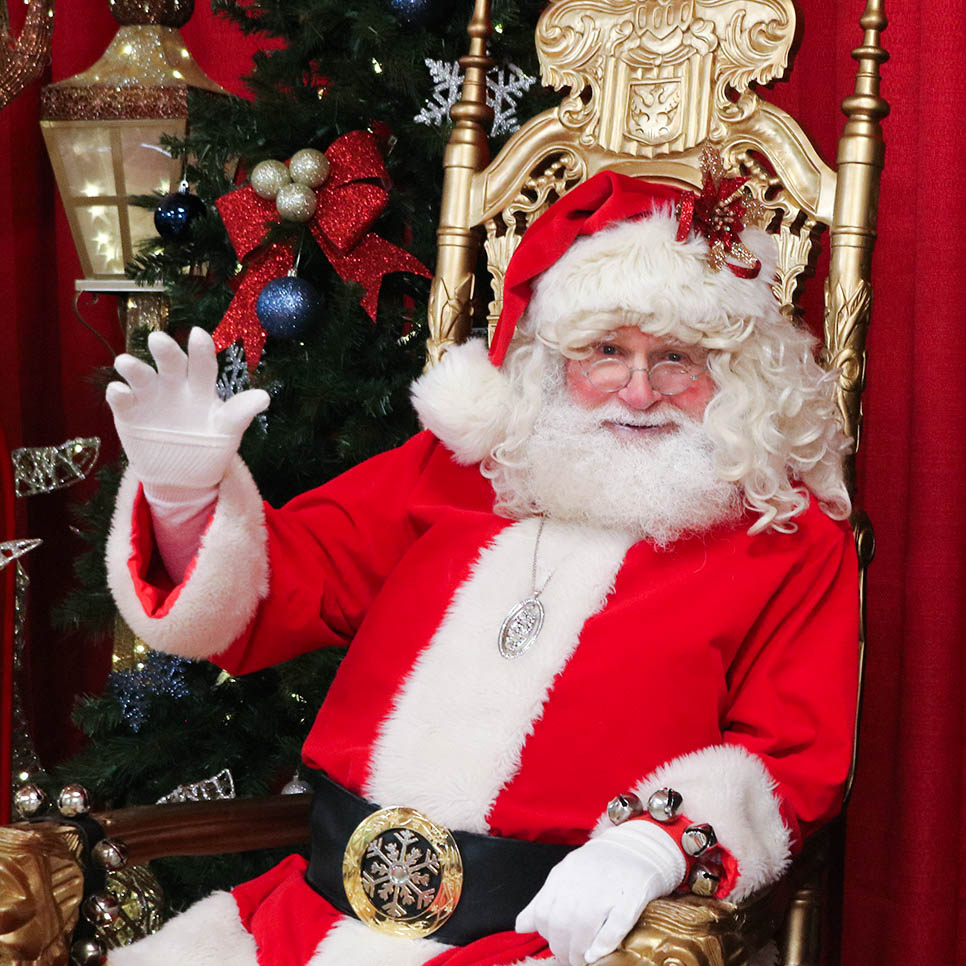 CityofSurrey's tweet photo. Tune in to virtual #SurreyTree Lighting Festival featuring local performers, holiday baking, comedy sketches, the Claus' and more! Watch from the comfort and safety of your home on Facebook or YouTube Live at 5pm on Nov 21.
Visit https://t.co/8QjuZTfdm5 for more info. https://t.co/XGedaN5xZ0