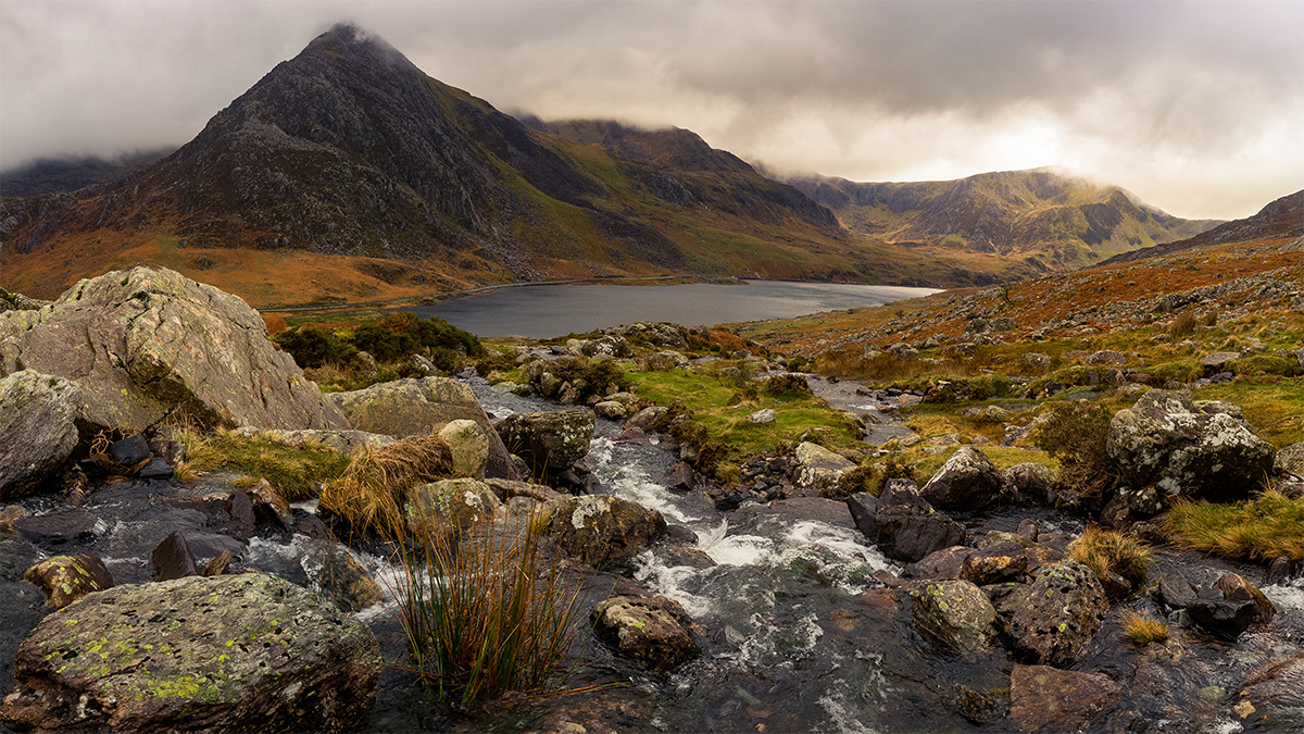 TheGlynGate's tweet photo. Mae Dyffryn Ogwen yn hyfryd heddiw - The Ogwen Valley is beautiful today. Let's not forget #beauty in #policy &amp; decision making.  We all need beauty in our lives @uknationalparks @NatResWales @AONBFamily  #landscape #WALES #landscapephotography https://t.co/fw6fGwOXjc