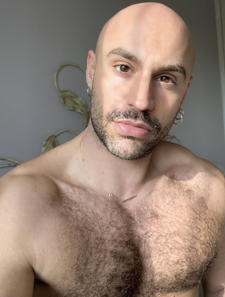 mr_momoxxx's tweet photo. Glass or not glass? 🤓 https://t.co/ASWQU7GQpV https://t.co/niIR8SxIbF