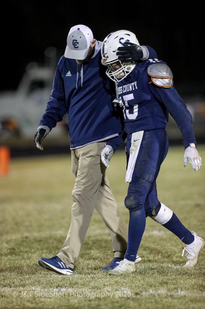 CRystrom10's tweet photo. Cross County Football has taught me so much. I’ve been through the ups and downs all 4 years. All the FAMILY, FRIENDS, TEAMMATES, and especially the COACHES! They’ve helps me every little bit. Imma miss it. #15 signing off, on the the next chapter! https://t.co/1stIzhxOXj