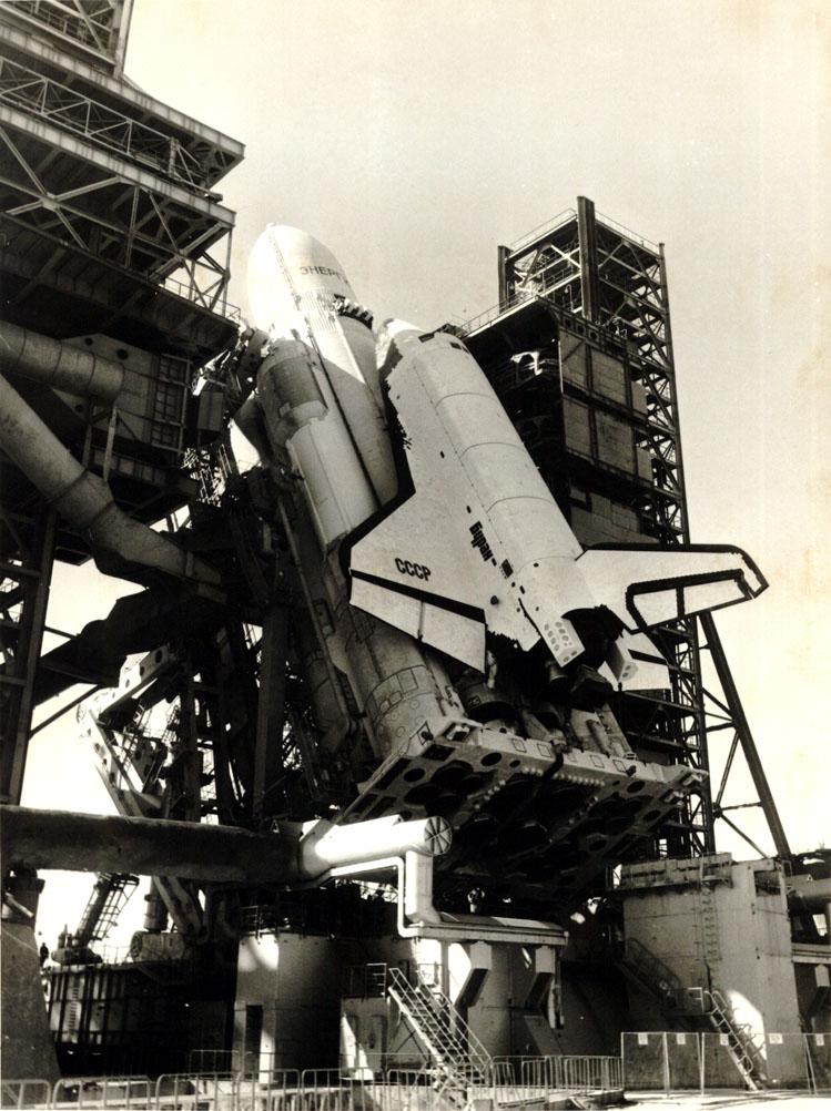 The first launch attempt was originally planned on 29 October 03:23 UTC. Buran and Energia were brought to the pad on 23 October.