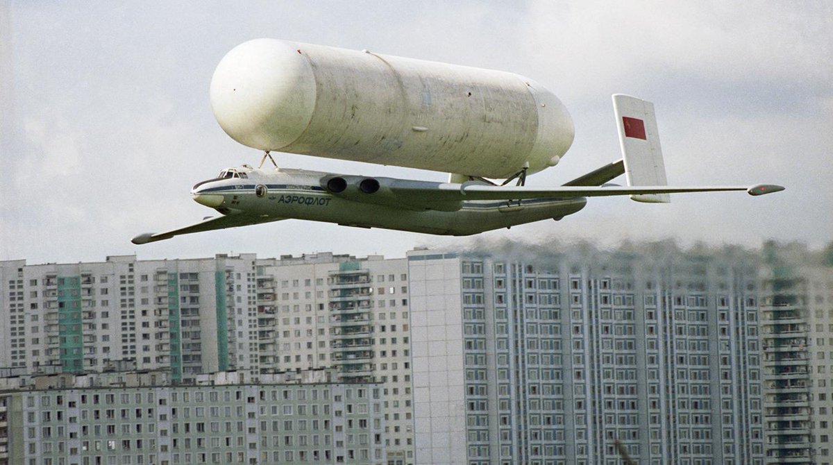 All major components (e.g. the Energia hydrogen tank in the picture below) were flown to Baikonur Cosmodrome using the Myasishchev VM-T ‘Atlant’, because the An-225 ‘Mriya’, which was specifically developed to carry these components, was not yet complete.