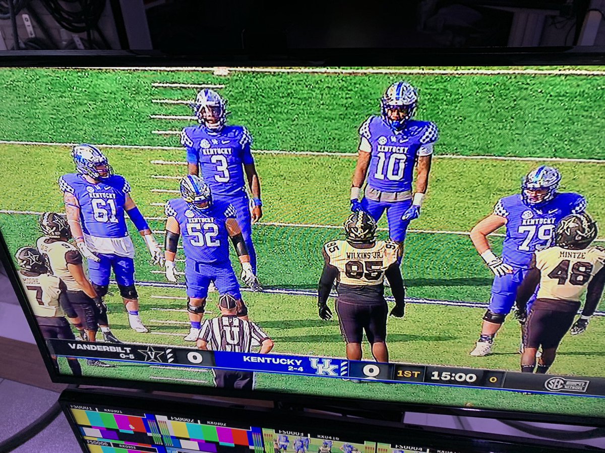 PeterBurnsESPN's tweet photo. Goosebumps.

@UKFootball leaves the Left Tackle position open for the first play from scrimmage and takes a delay of game penalty in honor of OL Coach John Schlarman who passed away after his battle with cancer.

Vanderbilt declines the penalty.

Emotional day in Lexington. https://t.co/uJrkCTUKn7
