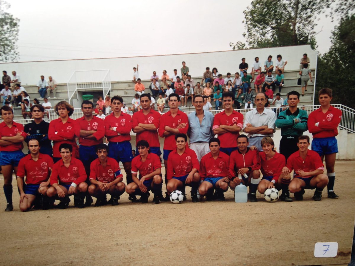 ClubFBegur's tweet photo. Amb ganes de futbol?!
Durant aquest període que l'activitat esportiva està parada, volem que col.laboreu amb nosaltres per fer un històric de fotos de totes les èpoques del nostre club, ens ajudeu?!📸🧐 https://t.co/36iYamiKyV