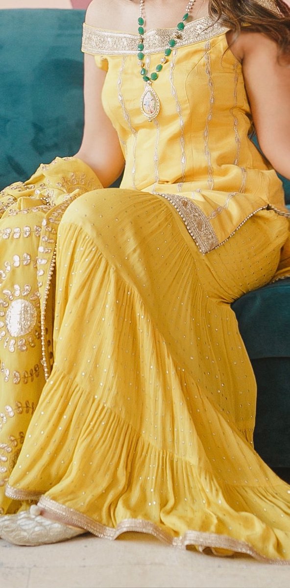 RunwayToRoad's tweet photo. This Diwali don’t light patakas-  be one! 😉 💛
.
.
Daily Style Statement: Yellow is the happiest color.
.
.
#RunwayToRoad #AzulibyNikki #traditionalwear #Diwali #Diwali2020 #Diwalioutfit #indianblogger #desiinfluencer https://t.co/9EQGkk7GDY