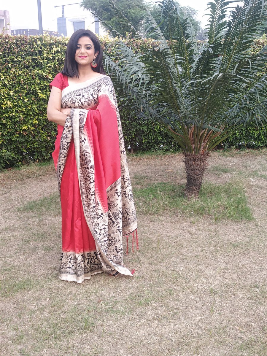 jyotimishra999's tweet photo. Trying to be festive while at work #OfficeWaliDiwali
#DiwaliCelebration2020 
#VocalForLocal #PeepliHandloom #OdishaHandloom https://t.co/dWDpEB3Pjv