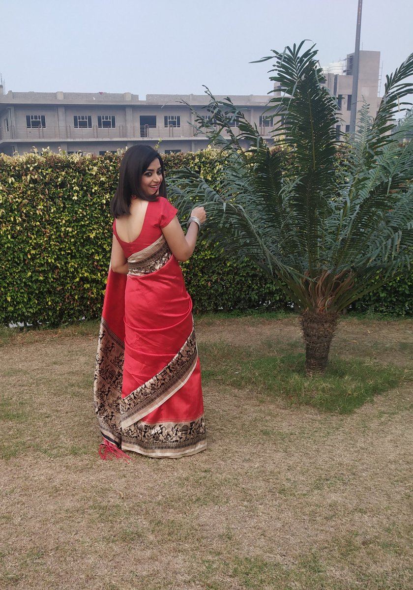jyotimishra999's tweet photo. Trying to be festive while at work #OfficeWaliDiwali
#DiwaliCelebration2020 
#VocalForLocal #PeepliHandloom #OdishaHandloom https://t.co/dWDpEB3Pjv