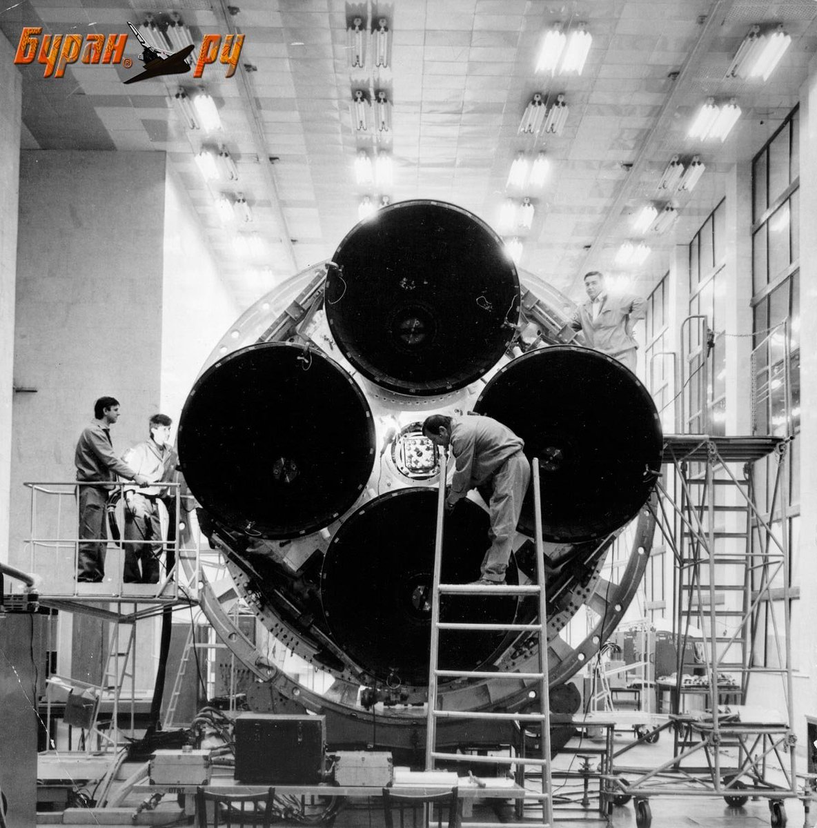 The side boosters burnt for 140 seconds and then separated in pairs at an altitude of 53 km at a speed of 1.8 km/s.