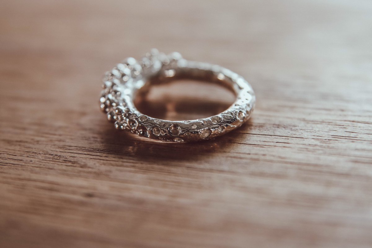 CastExperiences's tweet image. That freshly cast golden glow✨🍯💫

You guys have been so busy creating UNREAL designs with your kits... Great post days are coming to you!

Need a little more wax for your next masterpiece, just holla!

#experiencecast #jewellerymakingexperience #CAST