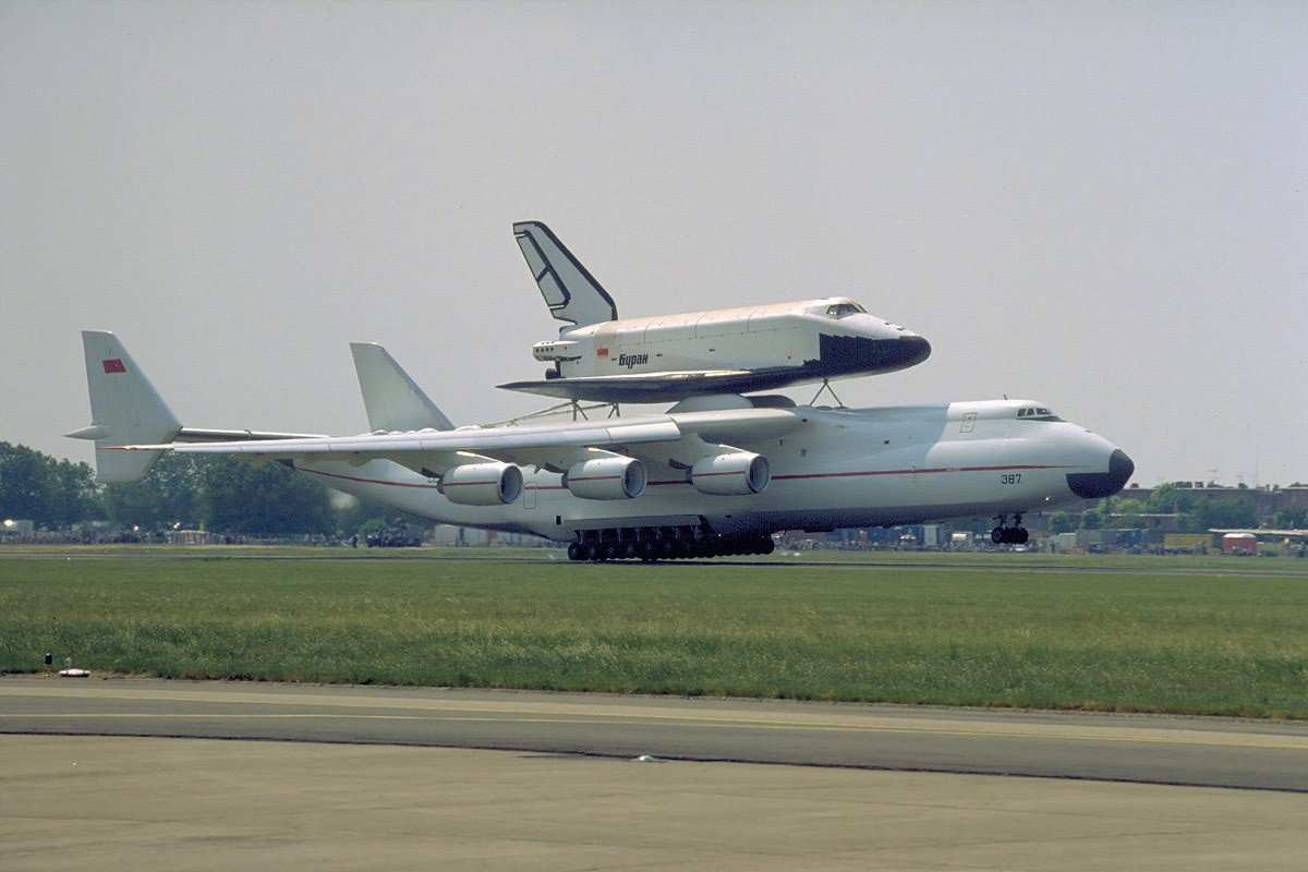 After this legendary flight, Buran was taken to the Paris air show. By this time, An-225 was complete. This would be Buran's last public appearance before being stored in MIK-112.