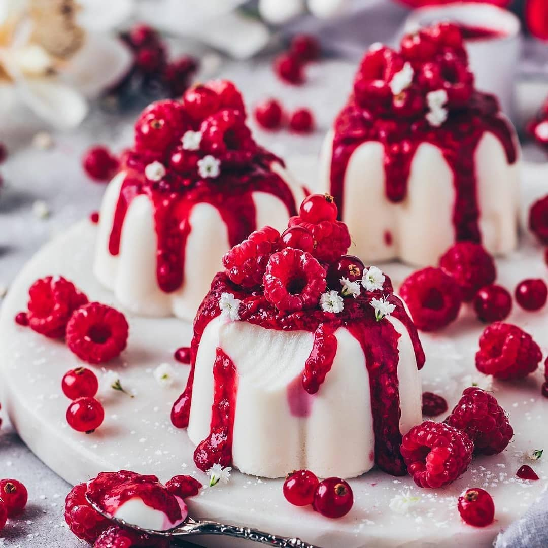 ValueNutrition_'s tweet photo. Vegan Panna Cotta with raspberry sauce, anyone? 😍🙋🏼‍♀️

@biancazapatka https://t.co/vrfGxxUnOy