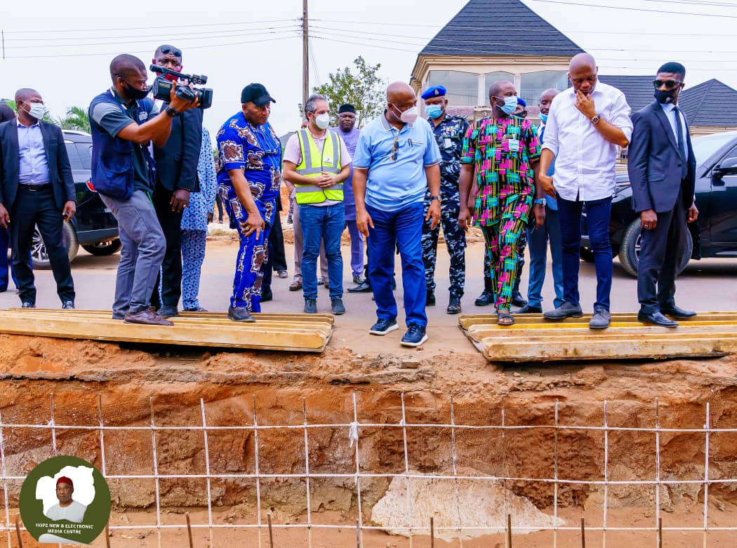 GovtOfImoState's tweet photo. GOV. UZODIMMA INSPECTS RELIEF MARKET ROAD, DICK TIGER ROAD & DAN ANYIAM STADIUM.
REITERATES HIS TOTAL COMMITMENT TO THE DEVELOPMENT OF ALL PARTS OF THE STATE. https://t.co/jZBmtGAkGh