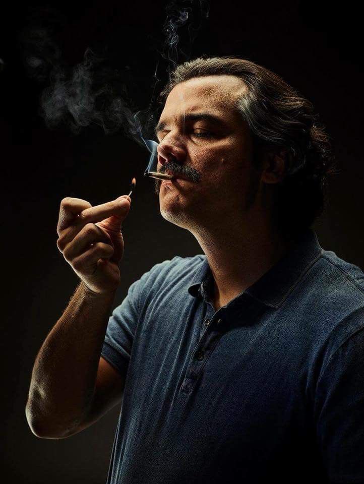 vuu7v's tweet photo. بابلو اسكوبار 🔫

"Narcos" https://t.co/oZduUmPmIE