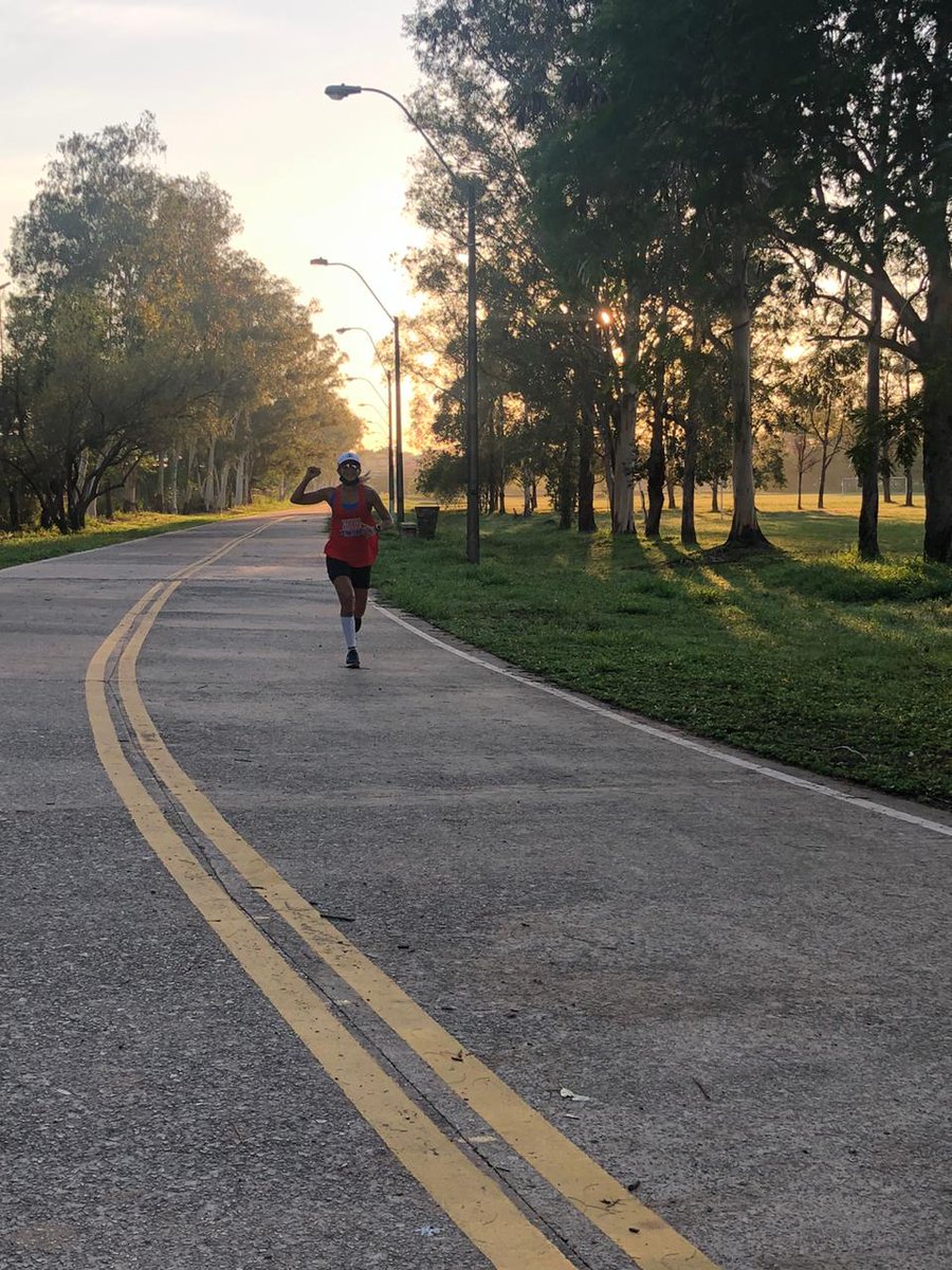 vivirivarola's tweet photo. Hoy participé, con varios de #TSCTEAM, de mi 3ra media maratón virtual del 2020, la más rapida de este año tan especial. Algunos harán trampa pero los verdaderos corredores sabemos que es la forma COVID de mantenernos motivados y compitiendo #BRAZOSARRIBA https://t.co/jOjg8lk6zj