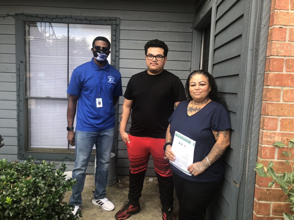 khechara's tweet image. Great talking with families today during our #Attendance &amp;amp; #Engagement #CommunityWalk! Our first stop was such a great success story! We are so proud of the work our families are doing to stay connected to learning during the pandemic! 
#AttendanceMatters