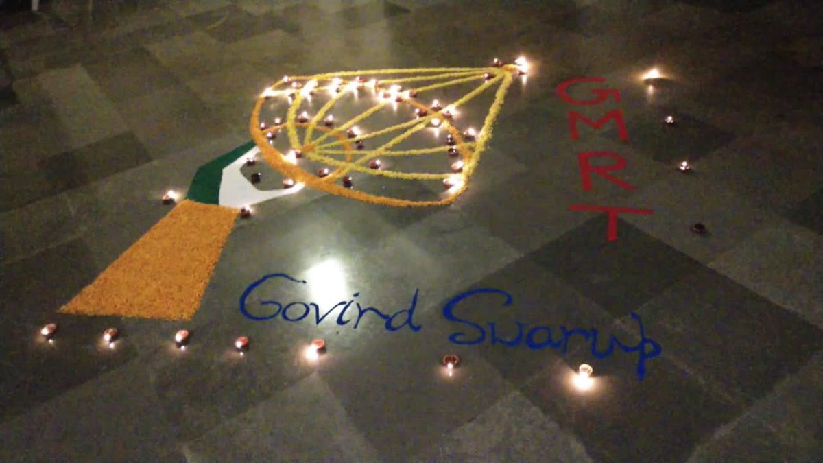 One of the two big rangolis is a tribute to Professor  #GovindSwarup who passed away this year. This creation represents one of the  #GMRT antennae, along with his autograph, taken from the IUCAA Guest Book.