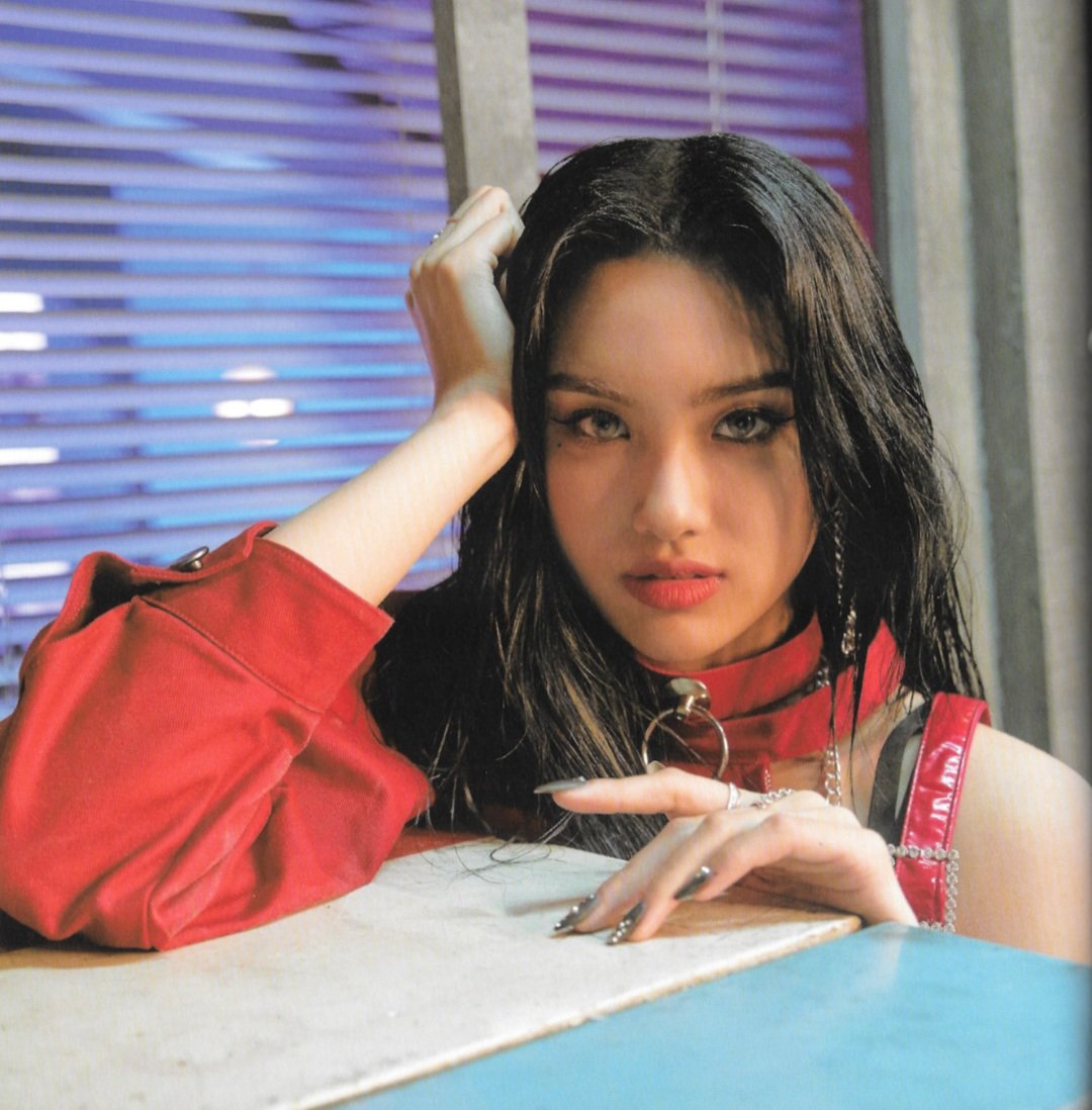EVERGLOW 2nd Mini Album '-77.82X-78.29' (La Di Da) -77.82X Ver