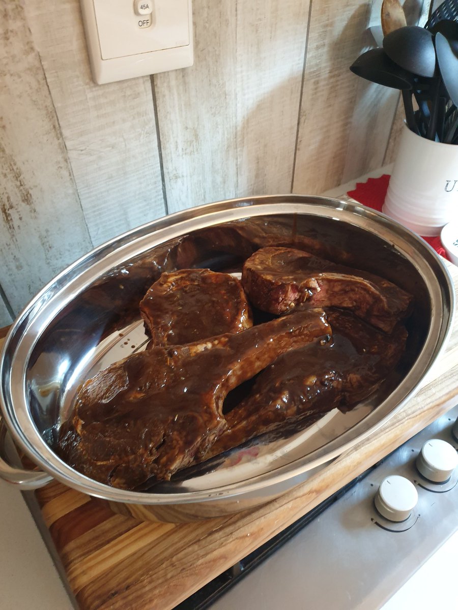 cornedupreez1's tweet photo. Ons #TomHawk en #ClubSteaks is amper reg🥩 🤗 https://t.co/EX7P1QgZqH