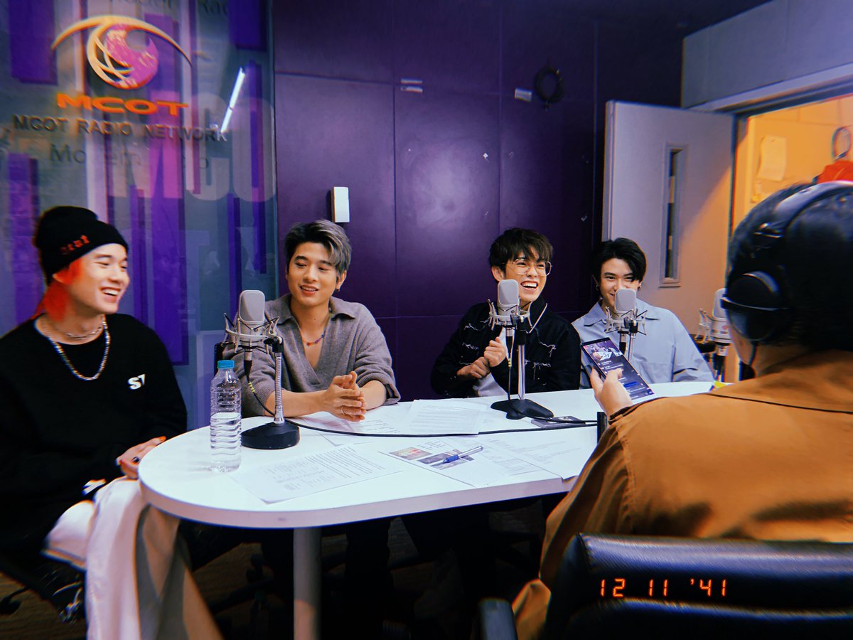 TRINITYwithSub's tweet photo. 121120 #Mellow975xTRINITY : a thread

– briefly translated by @TRINITYwithSub 

#SongAbout
#TRINITY_TNT
#JamyJamess #XXSIVK 
#ThirdLapat #JackieJackrin https://t.co/hKMrcCgdIl